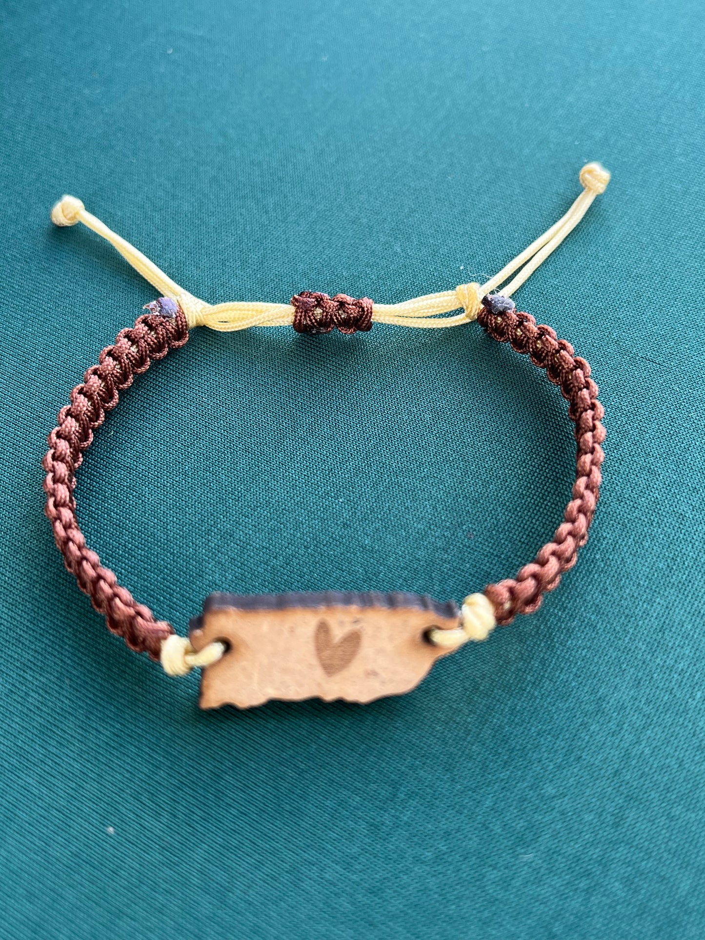 Bracelet in nylon with connector